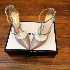 Nine West Tornaydo 4" T-Strap Heels 7.5M